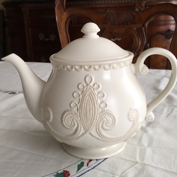 Lenox Linen Closet Teapot